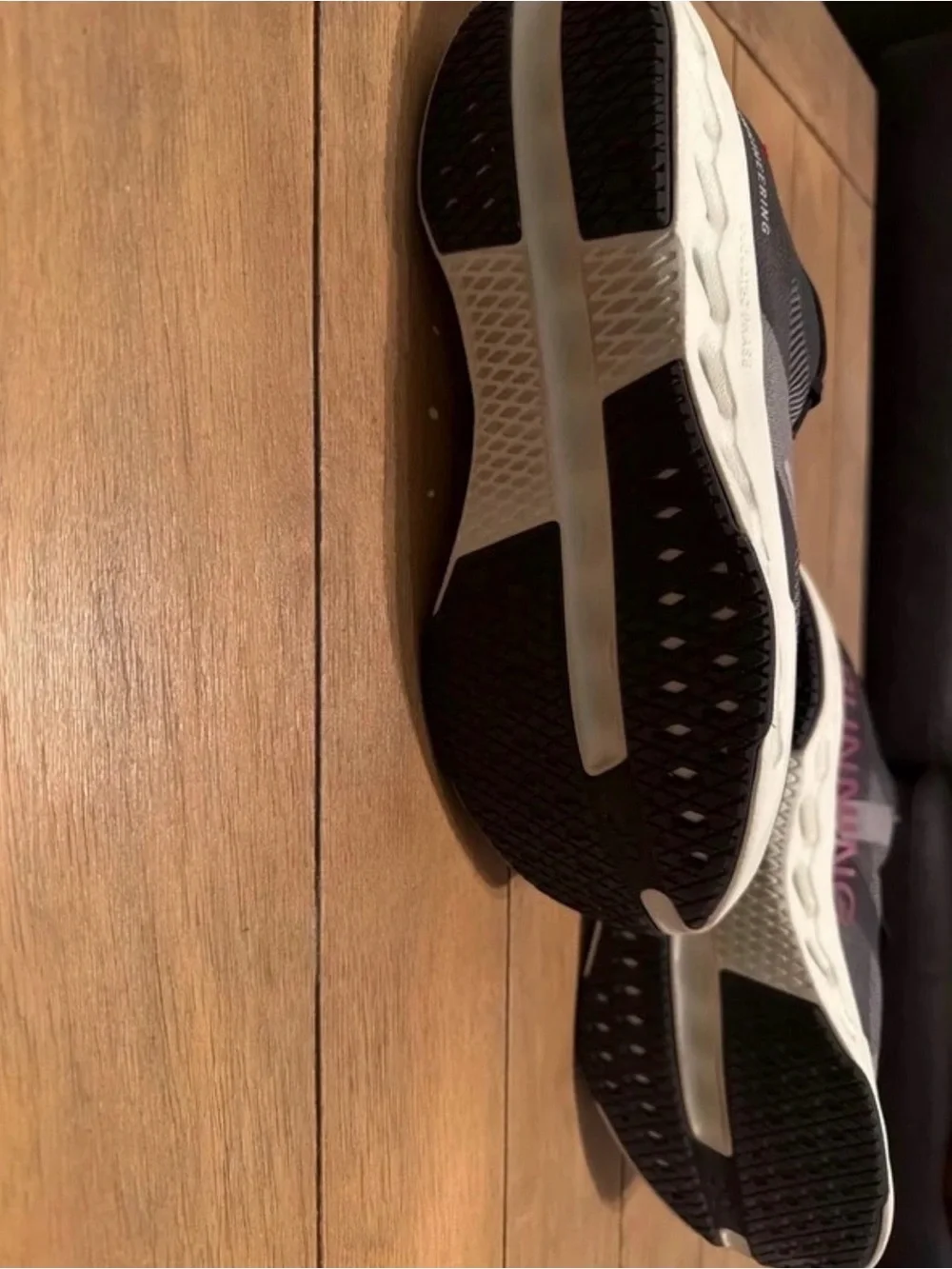 On Cloudsurfer running shoes W8.5
